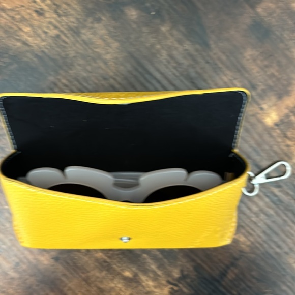 Loewe Paula Ibiza Flower
Shaped Sunglasses In Beige Endource New In Case… - Picture 13 of 14